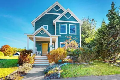 Image de Adorable farmhouse style home with washer/dryer, central Ac, deck - near lake