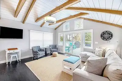 Image de Fully-renovated lakefront home with beach cabana, association beach, & firepit