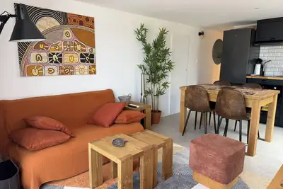 Image de Appartement en rez-de-chaussée au calme avec parking et extérieur. Idéal famille