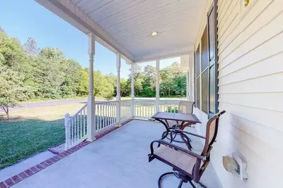Image de Family-Friendly Home Close to Oc w/Furnished Porch, Central A/C, & Free WiFi