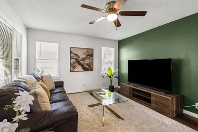 Image de Soccer Fans Stay w/ Yard, Game Room & Parking 2 Br