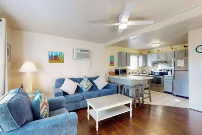 Image de Condo Less than Two Miles to the Ocean with Pool, Fast WiFi, and Private W/D