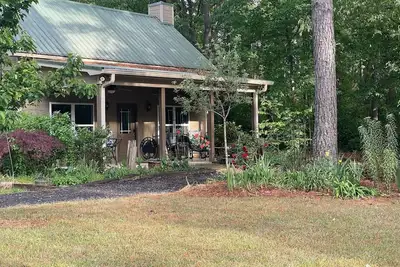 Image de Restful 3 Bd. Private Cottage Retreat, 100 Acres w/ Woods, River/Creek & Trails