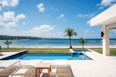Image de Beach Front Staffed 6br Villa | Lux Resort by Bocobay