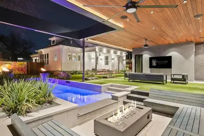 Image de Iconic Downtown Estate: Pool & Moroccan Suite