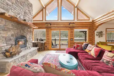 Image de Whitefish lakefront escape on Skyles Lake w/Hot Tub + Dock