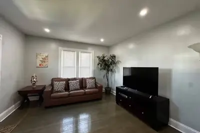Image de Home with 4-Bed, 2-Bath in Cranston