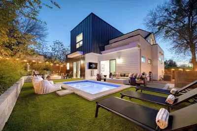 Image de Downtown Designer Estate | Heated Pool/Spa+Theater