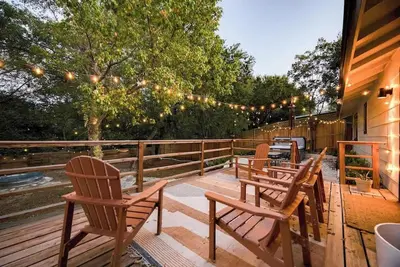 Image de 8 Beds | Pool | Hottub | Large Backyard Oasis