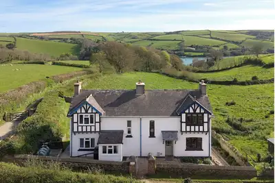 Image de Scoble Cottage: An Estuary Retreat