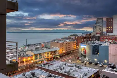 Image de 1br Condo Near Pike Place, Waterfront View, Parking & Amenities