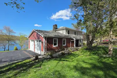 Image de Lakefront • 4br • Sleeps 14 • Pool • Paddle Boats