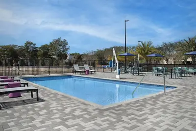 Image de Suite w/ Kitchen & Pool Access | Weston Stay + Free Breakfast Included