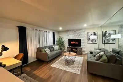 Image de Modern Comfort Stay Near Chicago /\n Pet-Friendly /Parking  /Sleeps 6
