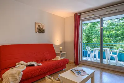 Image de Près de la plage et du centre | Piscine sur place