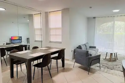 Image de Aventura 2 Bd/ 2 Ba/ The Yacht Club (8-108)
