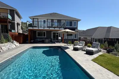 Image de Sendero Pool House - Lawrence Ave