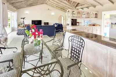 Luxurious and spacious Caribbean Villa with large private pool