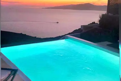 Image de Luxury villa with pool and sunse view!