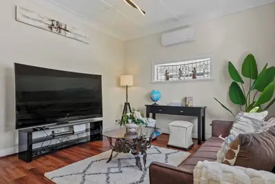 Image de Family Comfort with Aircon, Backyard and Parking
