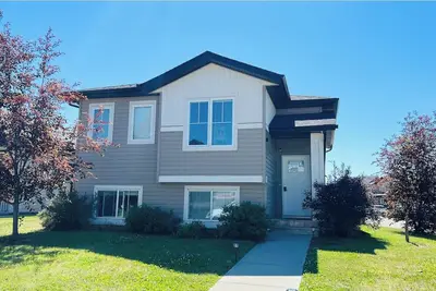 Image de Sylvan Lake Retreat | Perfect Family Getaway | 7 mins walk to Lake | A/C | Bbq