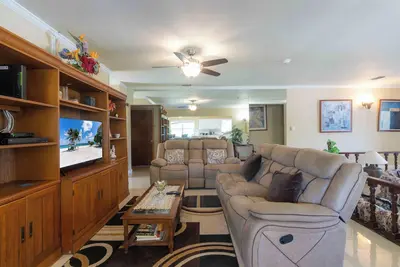 Image de Delightful 3-bedroom house with Ac in West Bay. Walkable to the public beach.