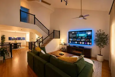 Image de Heart of Houston Midtown townhome with private patio • garage • sleeps 5