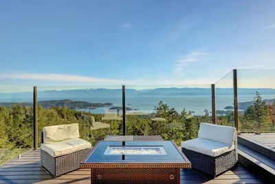 Image de Heaven Above the San Juan Islands Private Cliffside Estate