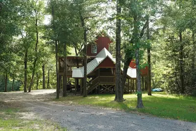 Image de Tranquil 3-bedroom house with Ac in charming Citronelle on Escatawpa River.