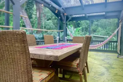 Image de Fabulous 3-bedroom rainforest getaway with steam vent and lava arch in Pahoa