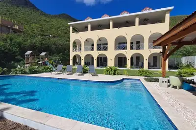 Image de 2-bedroom apartment in fabulous St John's with Ac comfort