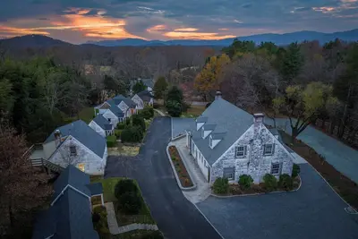 Image de Ivy Cottages | 5 Private Cottages Perfect for Groups & Weddings