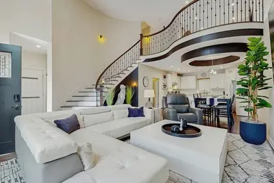 Image de Two-story family-friendly house with private patio, Wifi, close to downtown