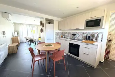 Image de Appartement tout confort au calme pour 4, plages et Sanary à pied, garage