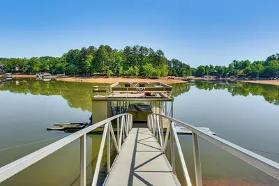 Image de Home on Lake Hartwell! Dock, Decks & Endless Fun