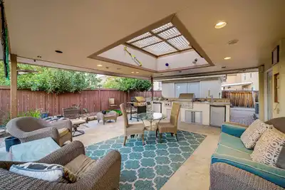 Image de Family Home 5 Mi to Dtwn Riverside & Hospital!