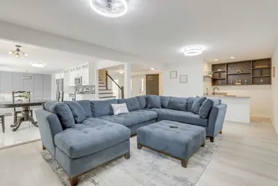 Image de Refined Decatur Retreat: Shop, Dine + Unwind!