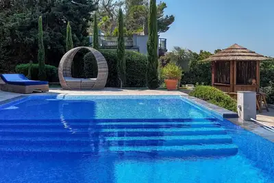 Image de Location Villa Sanary‑sur‑Mer – Piscine Jardin et Vue Mer Panoramique