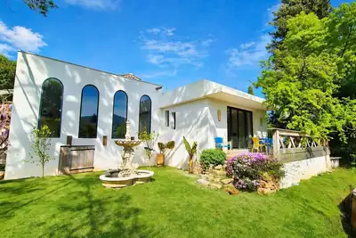 Image de Maison d'Architecte - Piscine et vue collines - au coeur du Var - 30 min Hyères