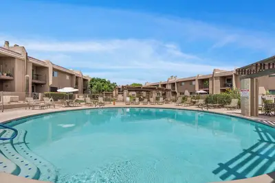 Image de Beautiful 2br condo  with pool, clubhouse amenities, & minutes from Old Town Scottsdale