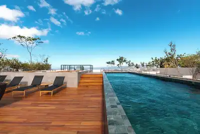 Image de Brand New Stylish Apartment with heated pool, fully equipped gym and Ac.