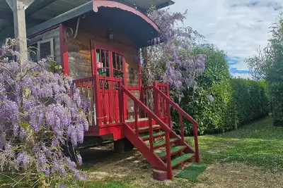 Image de Gîte Bohème en Roulotte 2 à 4 personnes, proche de Honfleur avec piscine