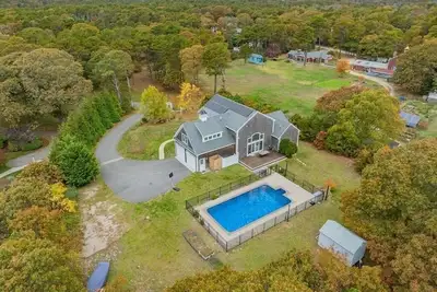 Image de Beautiful 4-bedroom house w/inground pool and Cac in charming Orleans
