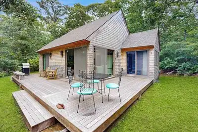 Image de Peaceful, dog-friendly home on 3 acres with lovely yard, near beaches