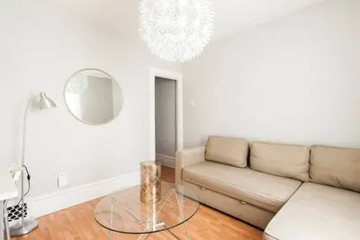 Image de Little Italy Pied A Terre Steps to Cafes and Parks