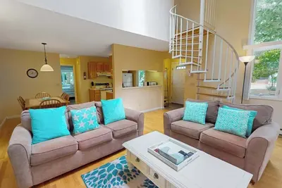 Image de Adorable condo with patio, shared pool, & hot tub - close to the water
