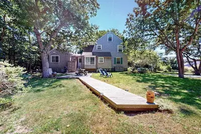 Image de Coastal home with screened porch, W/D, & amazing location
