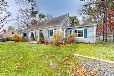 Image de Incredibly spacious home with games, bikes, kayaks, firepit & amazing yard