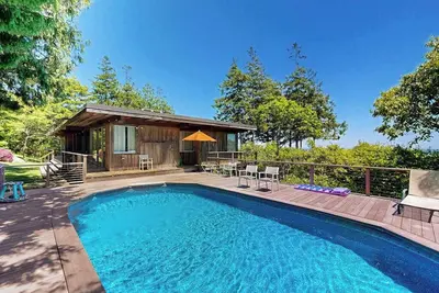 Image de Iconic Mid-Century Home with Gorgeous Ocean Views, Private Pool & Decks