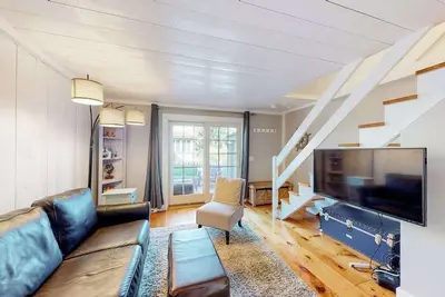 Image de Coastal townhome with easy beach access, beach gear, balconies, grill, W/D, & Ac